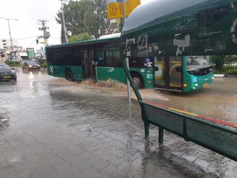 מזג אוויר חורפי ברחוב הנשיא בחדרה