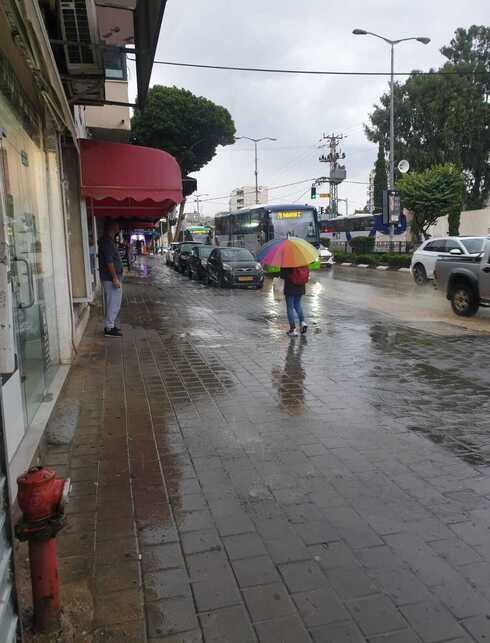מזג אוויר חורפי ברחוב הנשיא בחדרה