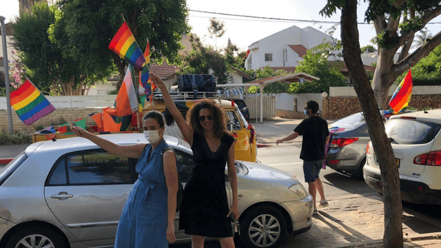 "שיירת הגאווה" במצעד שנערך בכפר סבא