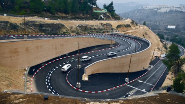 הכביש למורדות גילה