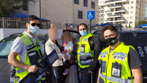 כונני ידידים והילדה שחולצה בשלום