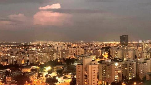 לילה בחולון