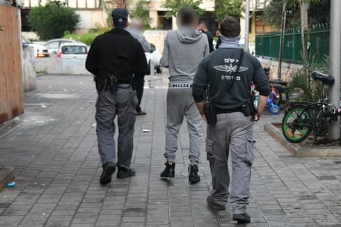מבצע המעצרים בנתניה (צילום: דוברות המשטרה) מבצע אכיפה בנתניה