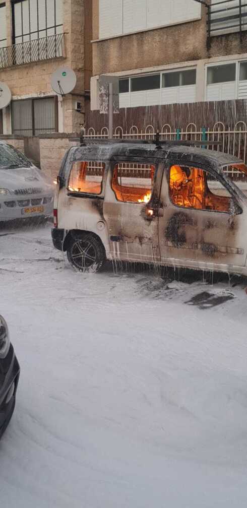 רכב בוער בבת ים