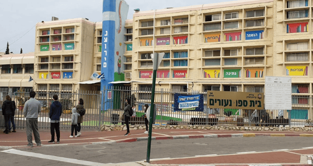 בדיקות קורונה בבית הספר נעורים, השבוע