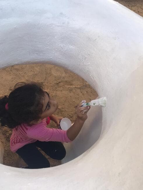 תמר אשר בת ה-6. צביעה בפעולה