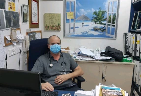 ד"ר מוריס שפירו, מנהל מחלקת טיפול נמרץ (צילום: דניאל סלגניק) ד"ר מוריס שפירו, מנהל מחלקת טיפול נמרץ