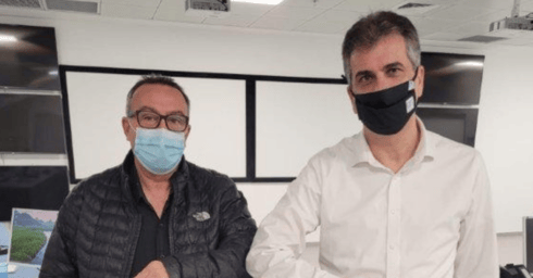 השר אלי כהן לראש העירייה יחיאל זוהר השר אלי כהן לראש העירייה יחיאל זוהר