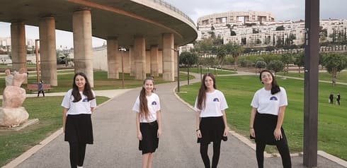 תלמידות מדרשת אמ"ית מודיעין 