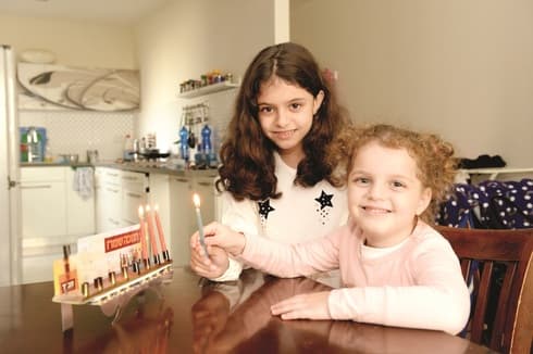 "קשה למצוא בבית שומרוני חנוכייה מסורתית"