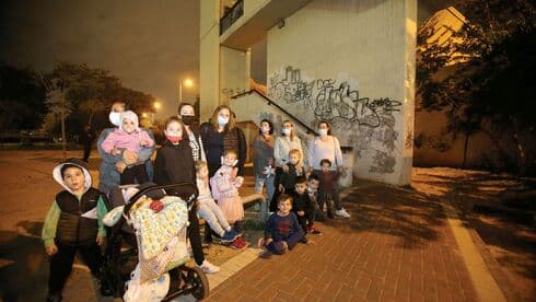 תושבי קריית מיכה סמוך לגשר תושבי קריית מיכה סמוך לגשר