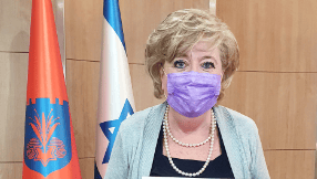 קוראת להתחסן. מרים פיירברג איכר קוראת להתחסן. מרים פיירברג איכר
