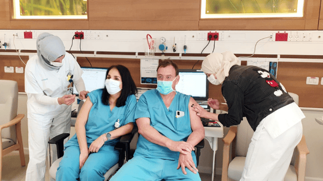 פרופ' בריאן פרדמן, מנהל מערך חדרי ניתוח והרדמה וד"ר עדנה זוהר, מנהלת אשפוז יום כירורגי במרכז הרפואי מאיר