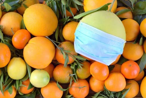 כדאי לצרוך ויטמין C על בסיס יומיומי וויטמין D על פי המינון המומלץ (צילום: shutterstock) כדאי לצרוך ויטמין C על בסיס יומיומי וויטמין D על פי המינון המומלץ