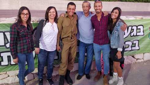אשר טירם עם משפחתו 