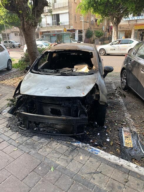 הרכב השרוף ברחוב בלפור