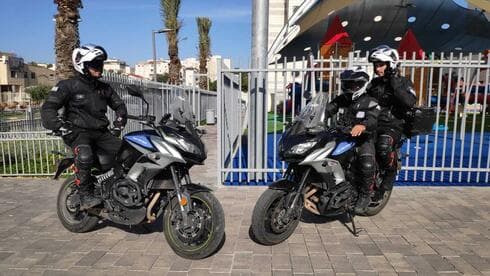 גם השוטרים העירוניים ימשיכו לסייע למאמץ הביטחוני בפתח תקוה (צילום: דוברות עיריית פתח תקוה) שוטרים עירוניים שיטור עירוני פתח תקוה