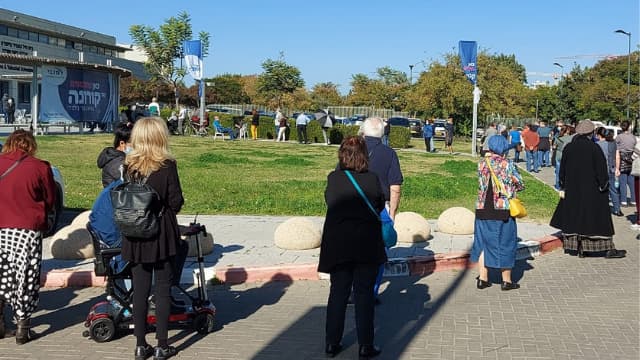 התורים לחיסונים: "כמו במאה הקודמת"