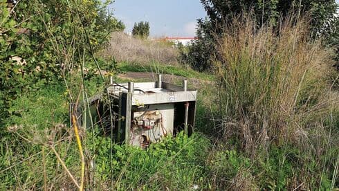 מכונה שהושלכה בישפרו