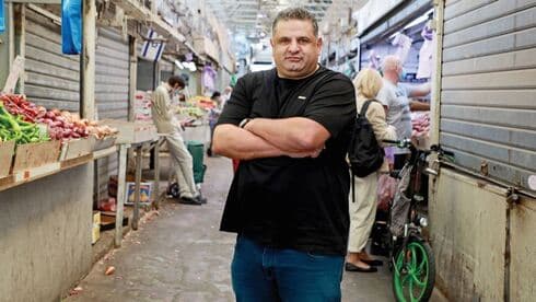 איציק תשובה. "המטרה היא להפוך את הרחוב הראשי של השוק לפרויקט חדש ולהחזיר את הצעירים למרכז העיר" (דנה קופל) איציק תשובה. "המטרה היא להפוך את הרחוב הראשי של השוק לפרויקט חדש ולהחזיר את הצעירים למרכז העיר"