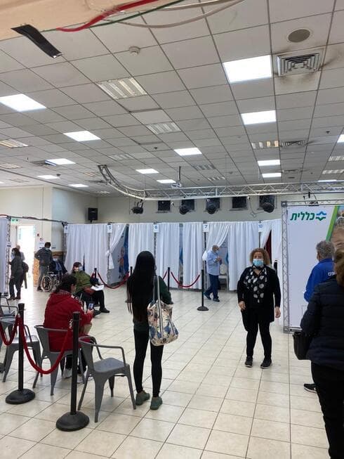 מתחם החיסונים הבוקר. ממשיכים לעבוד כרגיל