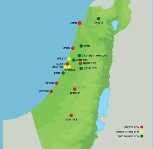 ערים מדבירות (באדום), בתהליכי הפחתה (צהוב) ונקיות מהדברה (ירוק)