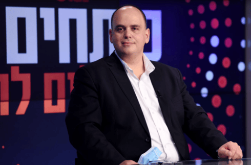 ראש עיריית בת ים צביקה ברוט במשדר