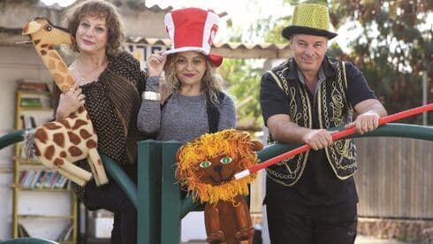 מימין: בר שחם, שרי סלע ואיילה בן צור. "העבודה שלנו היא אחת המדהימות שיש" | צילום: אלעד גרשגורן