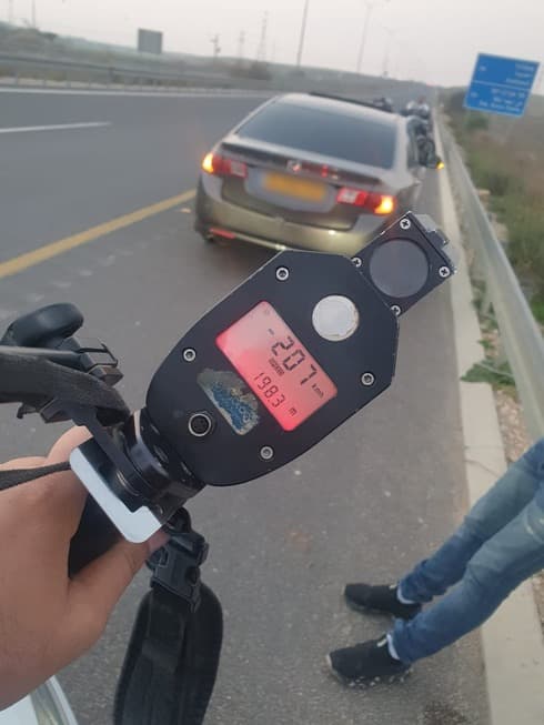 טייס על הכביש