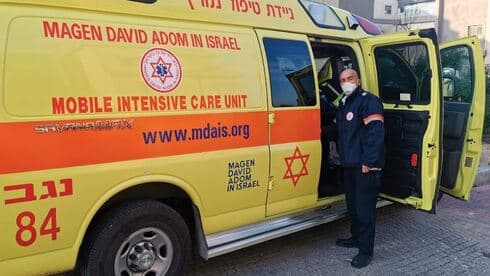 צוות מד"א מגיע למשפחה