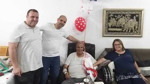 דוד זבידה עם בני משפחתו
