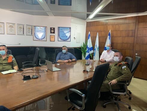 "פיקוד העורף ועיריית בת ים פועלים יחד יד ביד מאז פרוץ נגיף הקורונה לשם מיגור הנגיף" (צילום: דובר צה"ל) "פיקוד העורף ועיריית בת ים פועלים יחד יד ביד מאז פרוץ נגיף הקורונה לשם מיגור הנגיף"