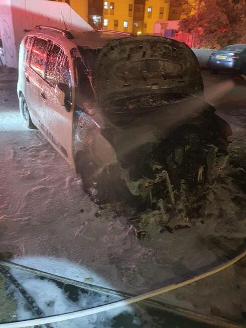 שריפת רכבים בחניון בב"ש