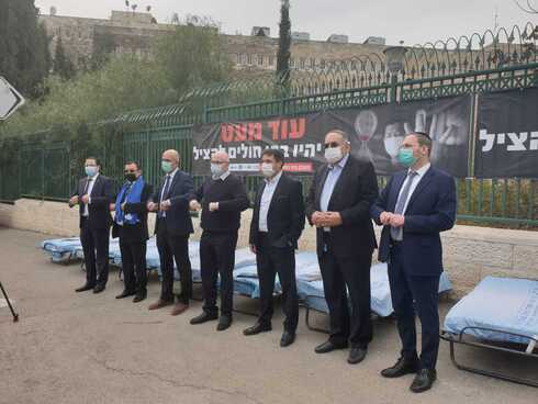 המחאה של מנכ"לי בתי החולים מול משרדי האוצר