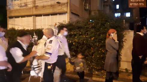 פינוי בית כנסת ויז'ניץ פתח תקוה