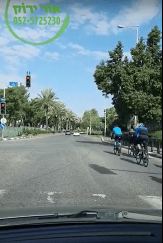 אופניים ברמזור אדום פתח תקוה