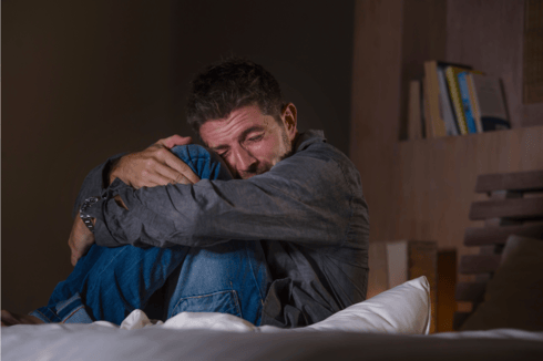התקשה להיפרד מהאקסית וחזר לחדר השינה שלה התקשה להיפרד מהאקסית וחזר לחדר השינה שלה