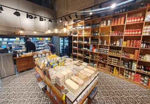 הנכד נתנאל הולך בדרכו של סבא