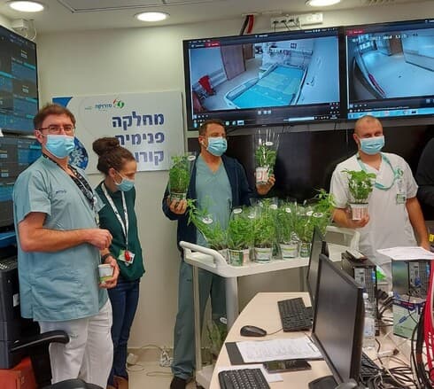 "מחווה צנועה שנועדה להעלות חיוך על פני צוותי הרפואה"