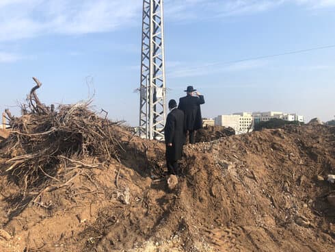 עמודי העירוב שהוסרו. "שרירות לב"