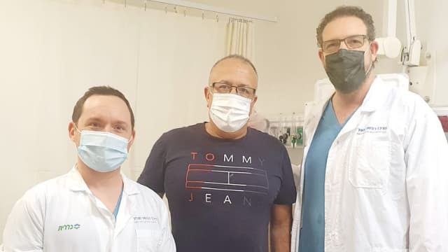 חאסקיה עם רופאיו. "שיטה חדשנית"