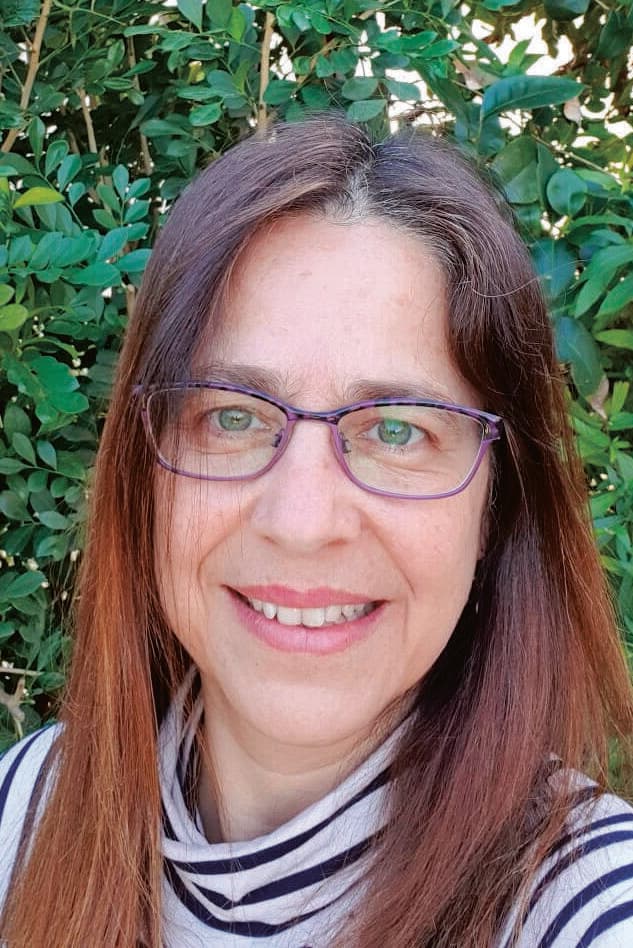 לאה מנסור. "מעריכים את השדות" 