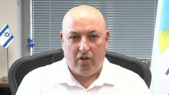 פרופ' גרוטו. "נהיגה בקלות ראש"
