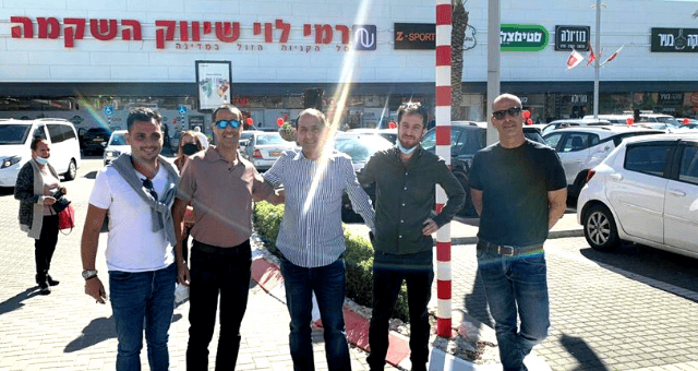 רמי לוי (במרכז) עם מנהלי ביג רמי לוי (במרכז) עם מנהלי ביג