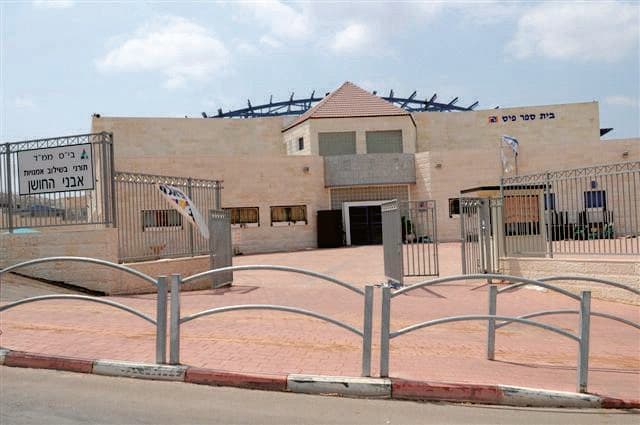"הילדים עלולים להדביק". אבני החושן 