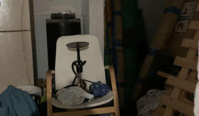 המקלט והציוד שנתפס (צילום: דוברות עיריית נתניה) המקלט והציוד שנתפס