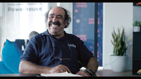 מימון בסדרה. "המטרה הייתה להעביר את החוויות של איך זה להיות שקוף" 