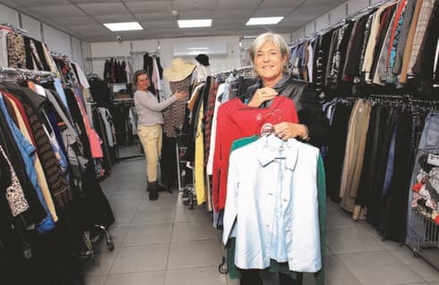 "תורמים למטרה חשובה". בנאי 