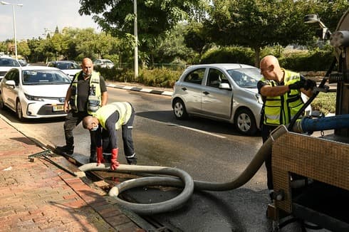 נערכים למזג אוויר סוער (צילום: עיריית ראשל"צ) נערכים למזג אוויר סוער
