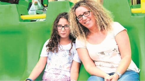 אתי בלו עם בתה שקד ז"ל. "שקד נוכחת כל הזמן בחיים שלנו" 